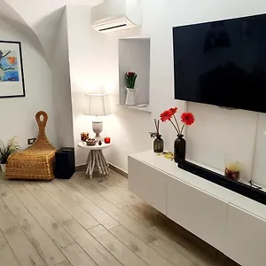 Vhome Exclusive Living Apartment CTA
